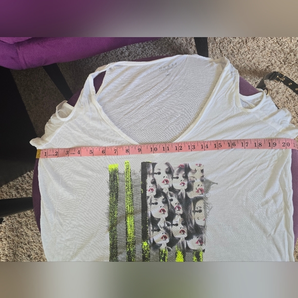 Guess Short Sleeve Graphic Tee - Picture 7 of 8